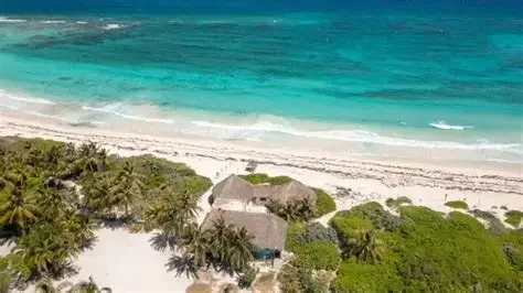 Vista aérea de la playa de Xcacel