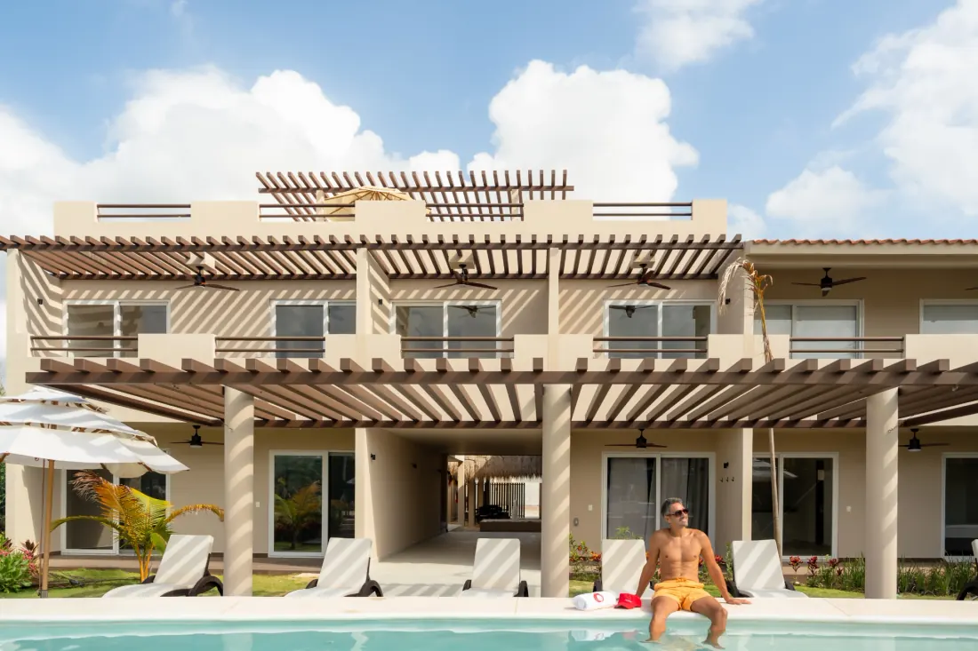 TAO Náutico en Puerto Aventuras — alberca y terrazas entregadas